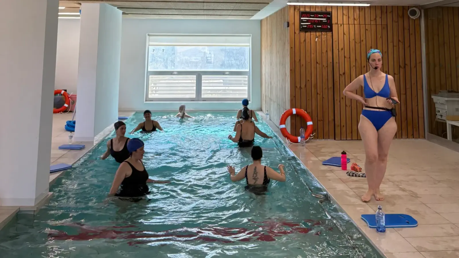 piscina con elena pajuelo matrona